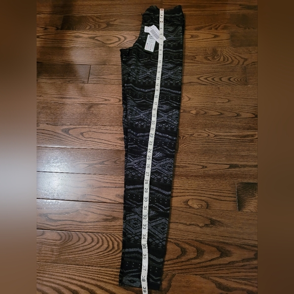 ONLY NWT Printed Leggings, stretchy. - Picture 7 of 12